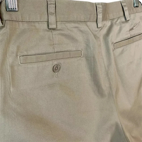 Nike Classic Chino Golf Bermuda Shorts Pleated Size 32 M Khaki Tan Cotton Blend - Picture 8 of 16
